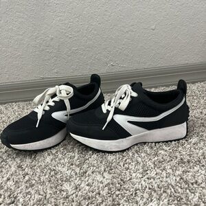 Dolce Vita Bynx Lace-Up Jogger Sneakers